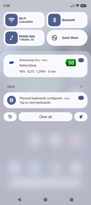 Livello della batteria nella barra di stato, con i dettagli nel pannello delle notifiche